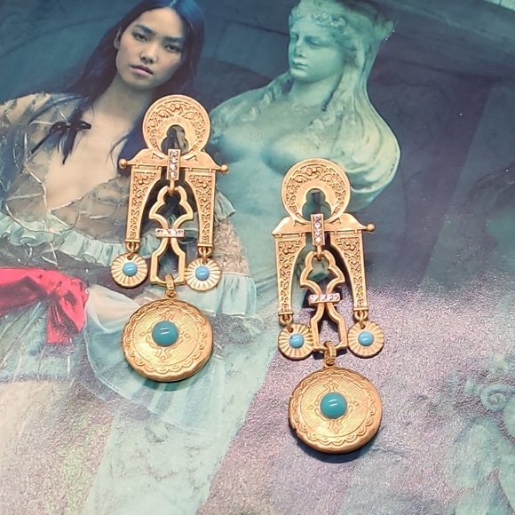 Vintage Estate Moraccan Palace Crystal Locket Gold Chandelier Earrings - Picture 5 of 15